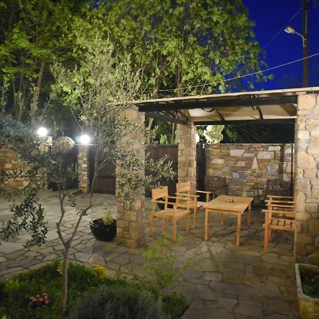 Santa Marina Guesthouse Káto Loutrákion Esterno foto