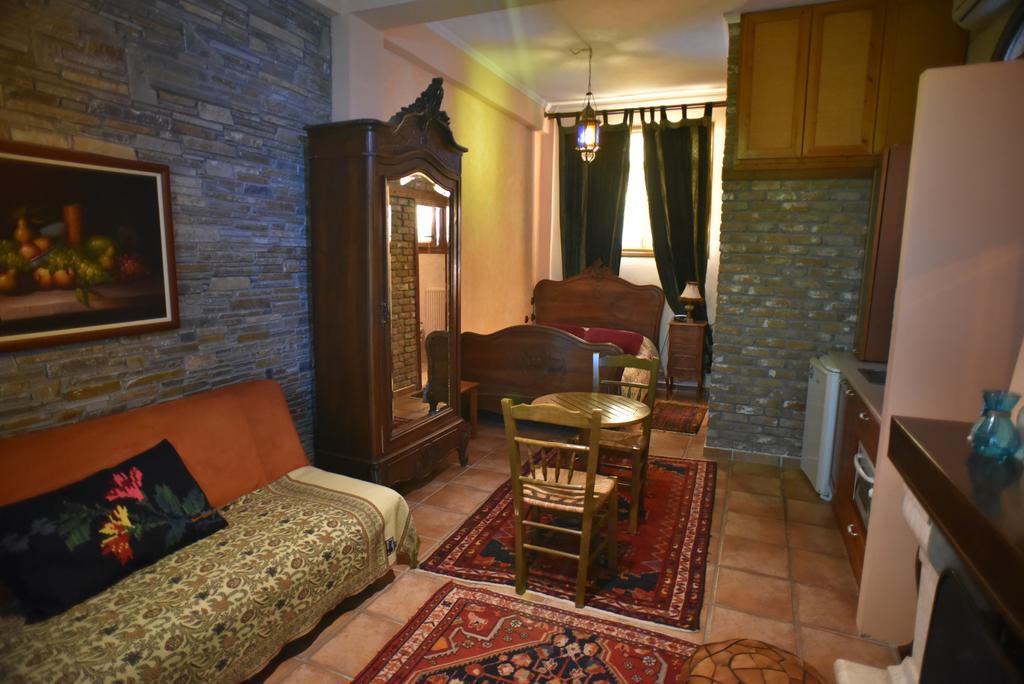 Santa Marina Guesthouse Káto Loutrákion Esterno foto