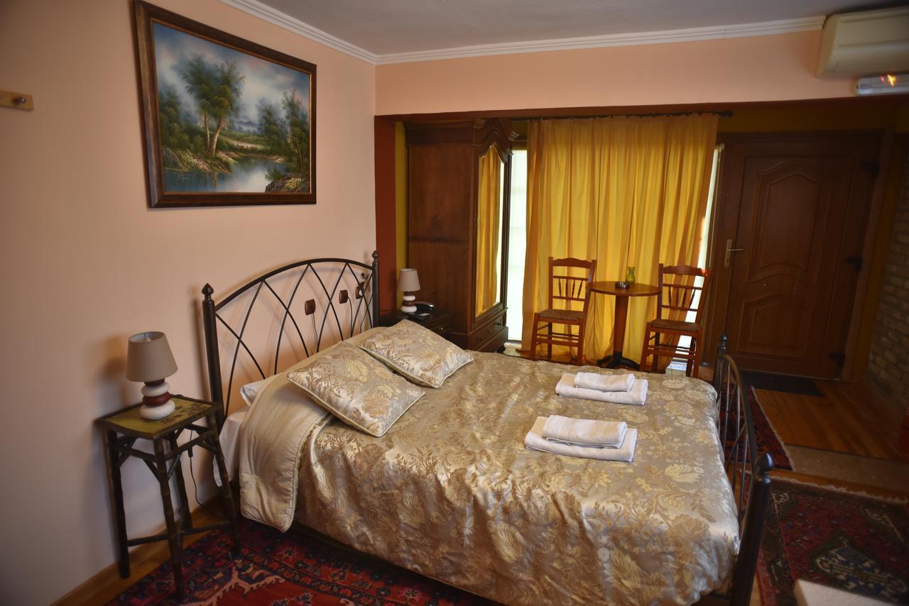 Santa Marina Guesthouse Káto Loutrákion Esterno foto