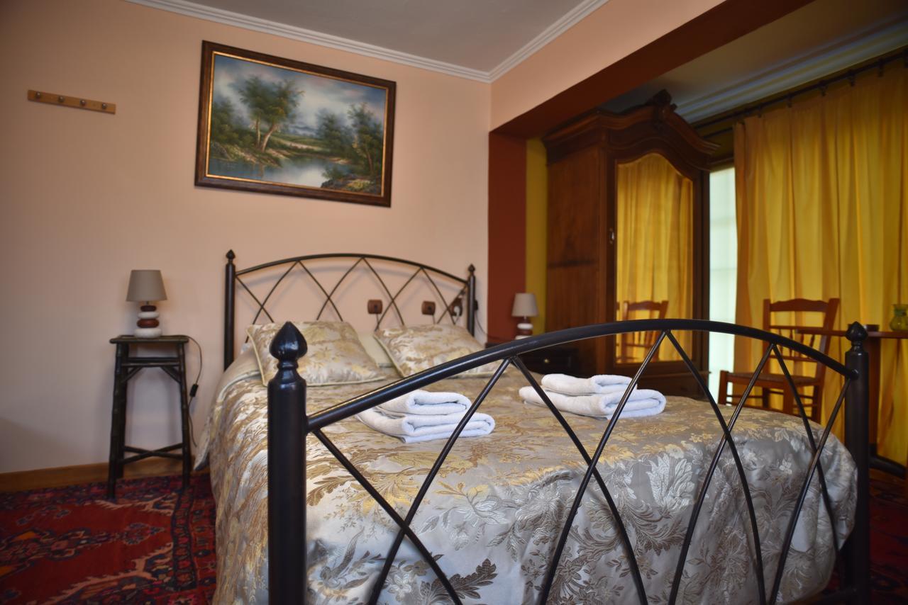 Santa Marina Guesthouse Káto Loutrákion Esterno foto