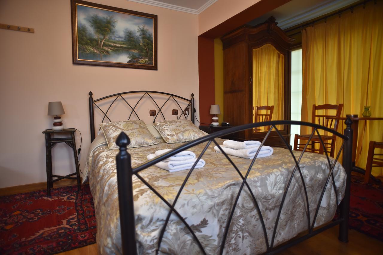 Santa Marina Guesthouse Káto Loutrákion Esterno foto