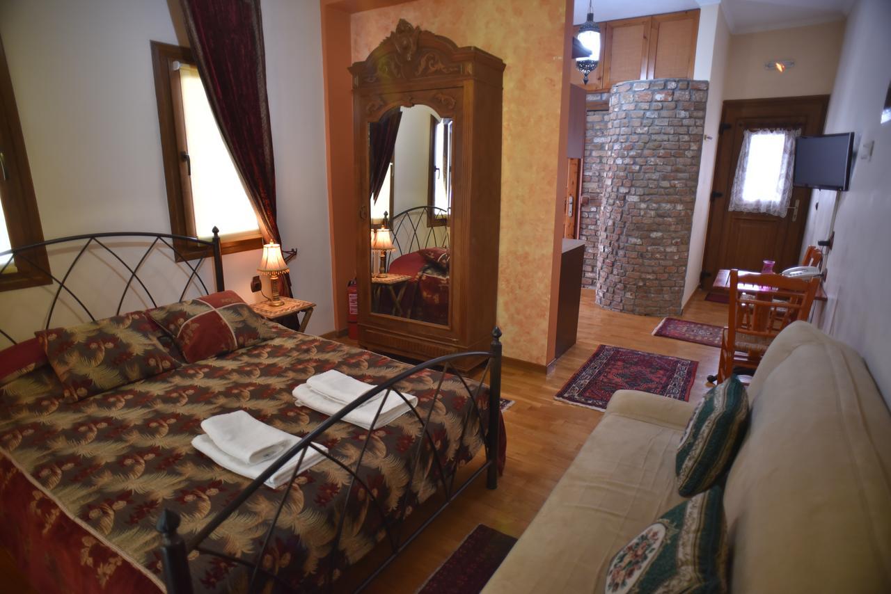 Santa Marina Guesthouse Káto Loutrákion Esterno foto