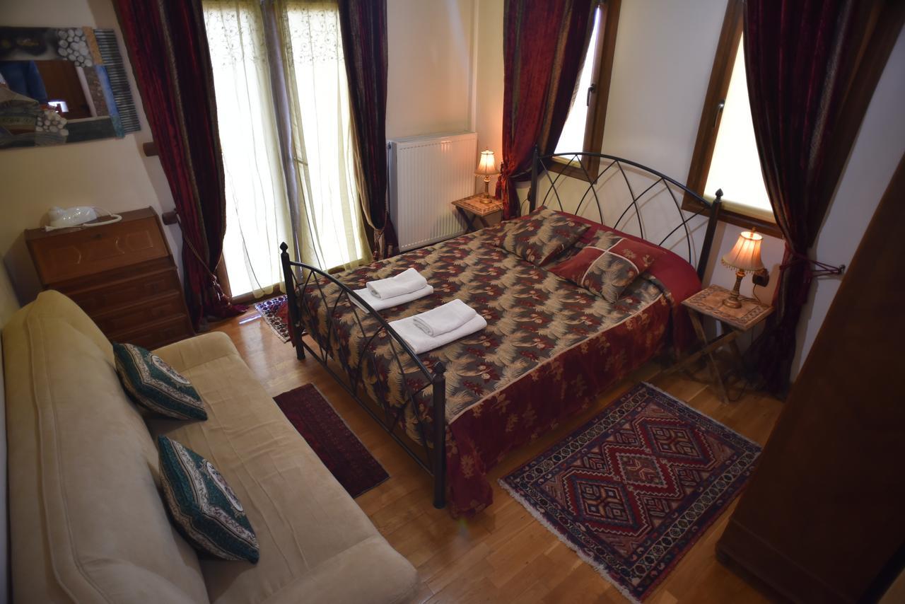 Santa Marina Guesthouse Káto Loutrákion Esterno foto