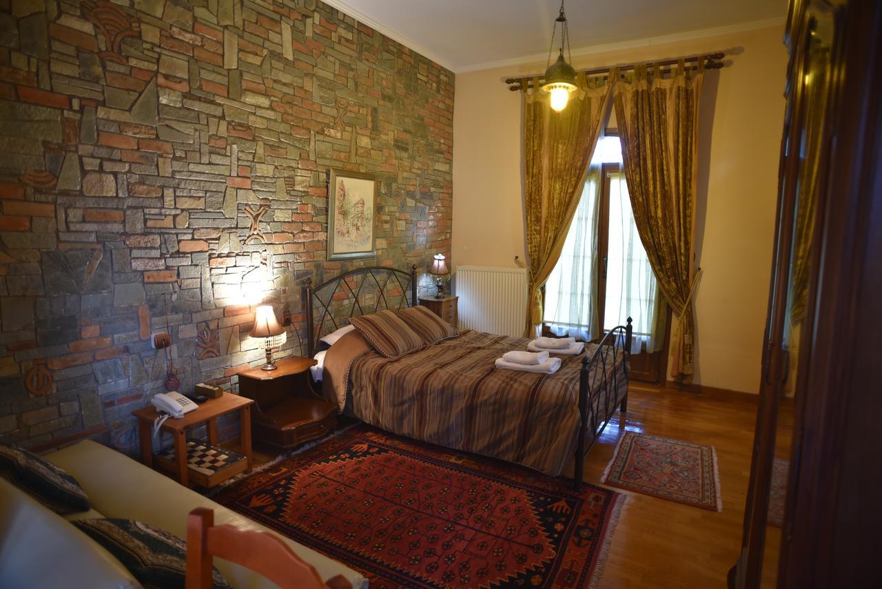Santa Marina Guesthouse Káto Loutrákion Esterno foto
