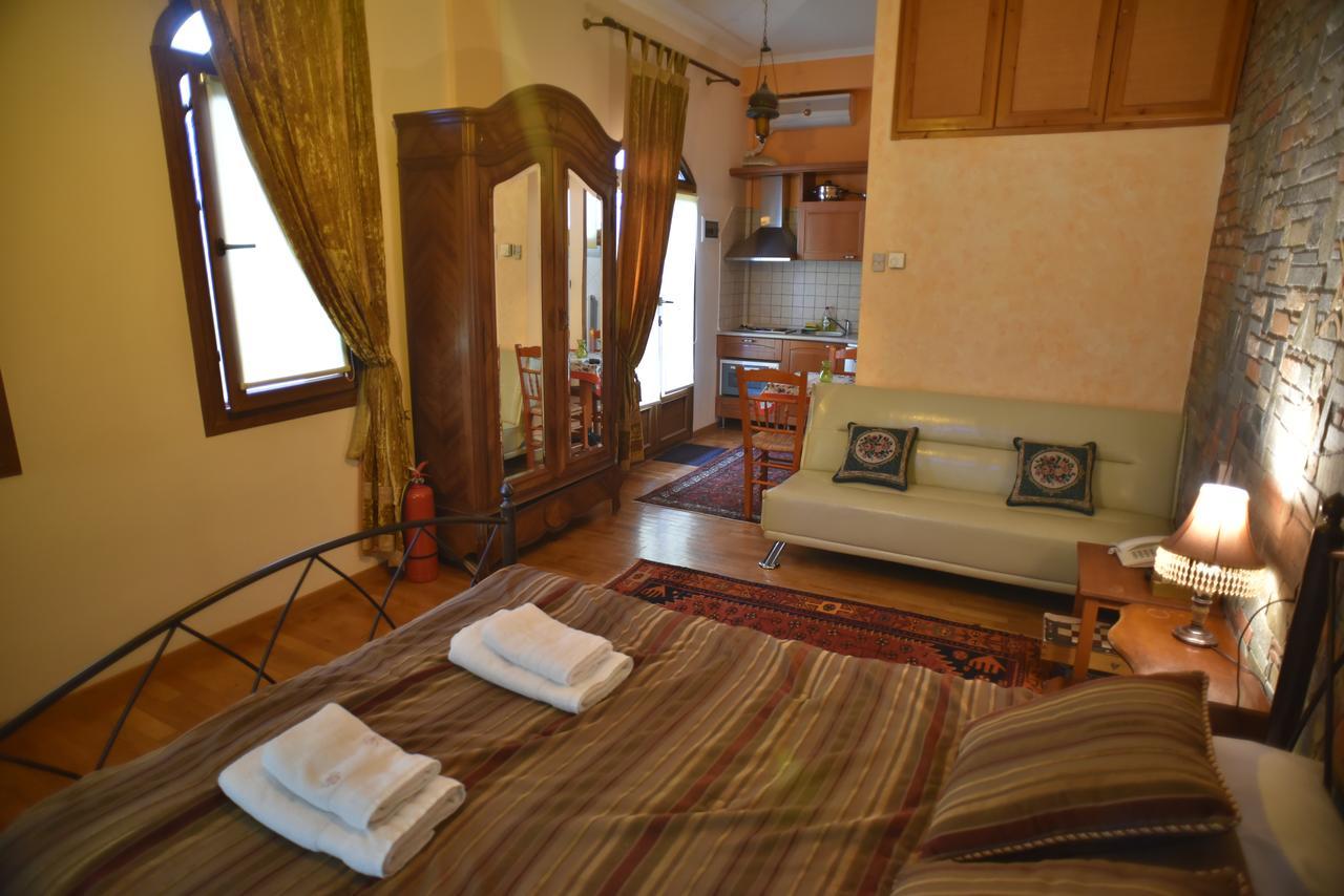 Santa Marina Guesthouse Káto Loutrákion Esterno foto