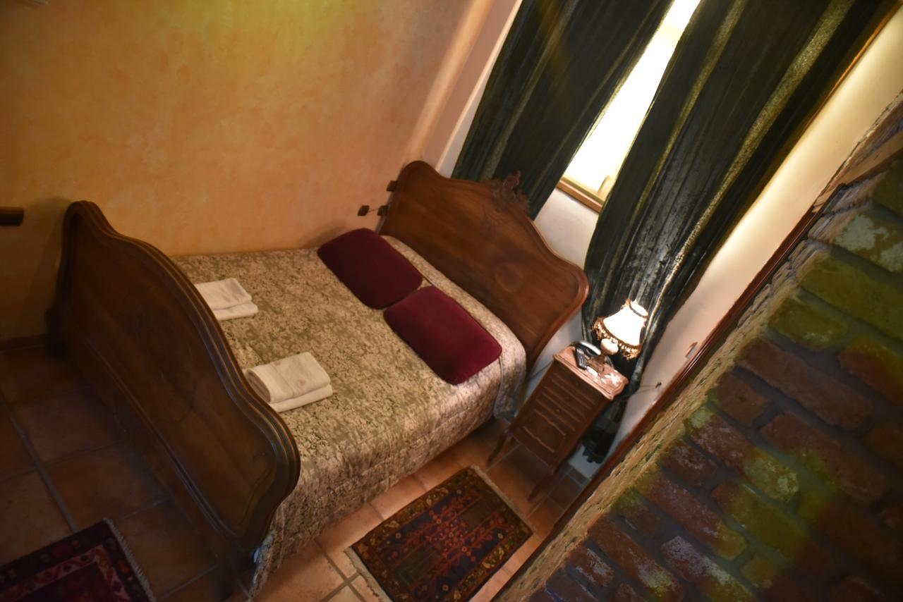 Santa Marina Guesthouse Káto Loutrákion Esterno foto