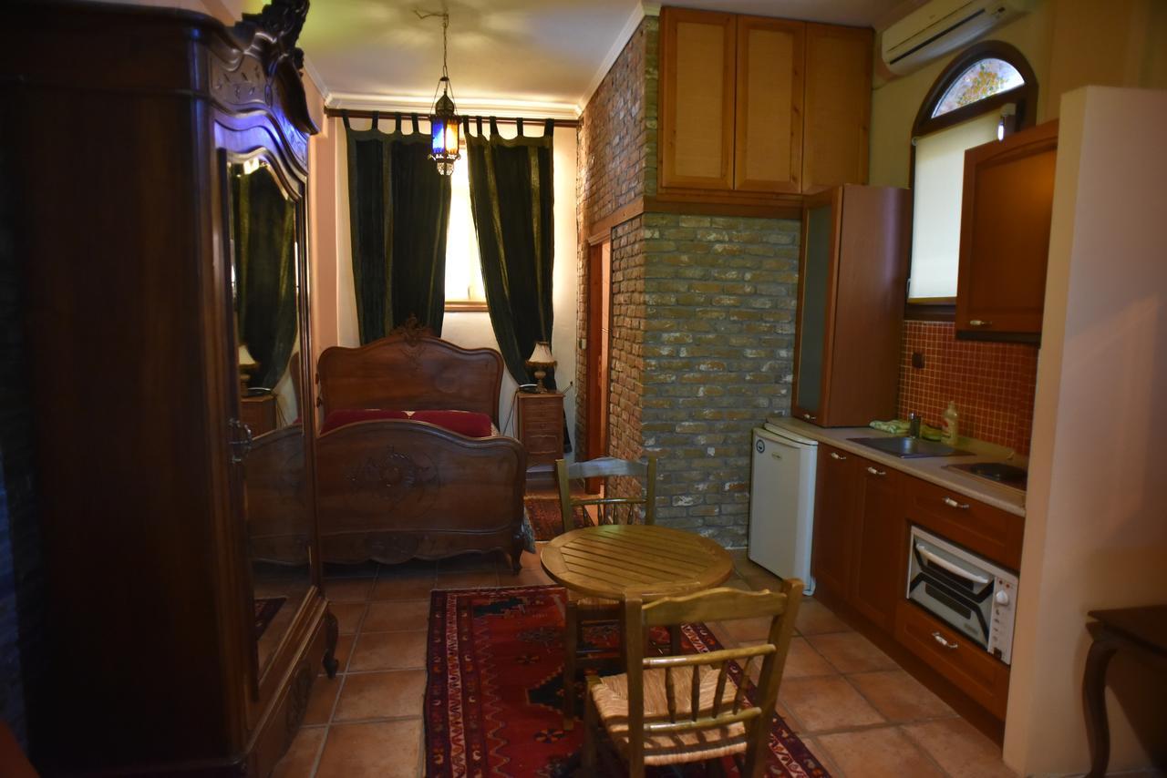 Santa Marina Guesthouse Káto Loutrákion Esterno foto