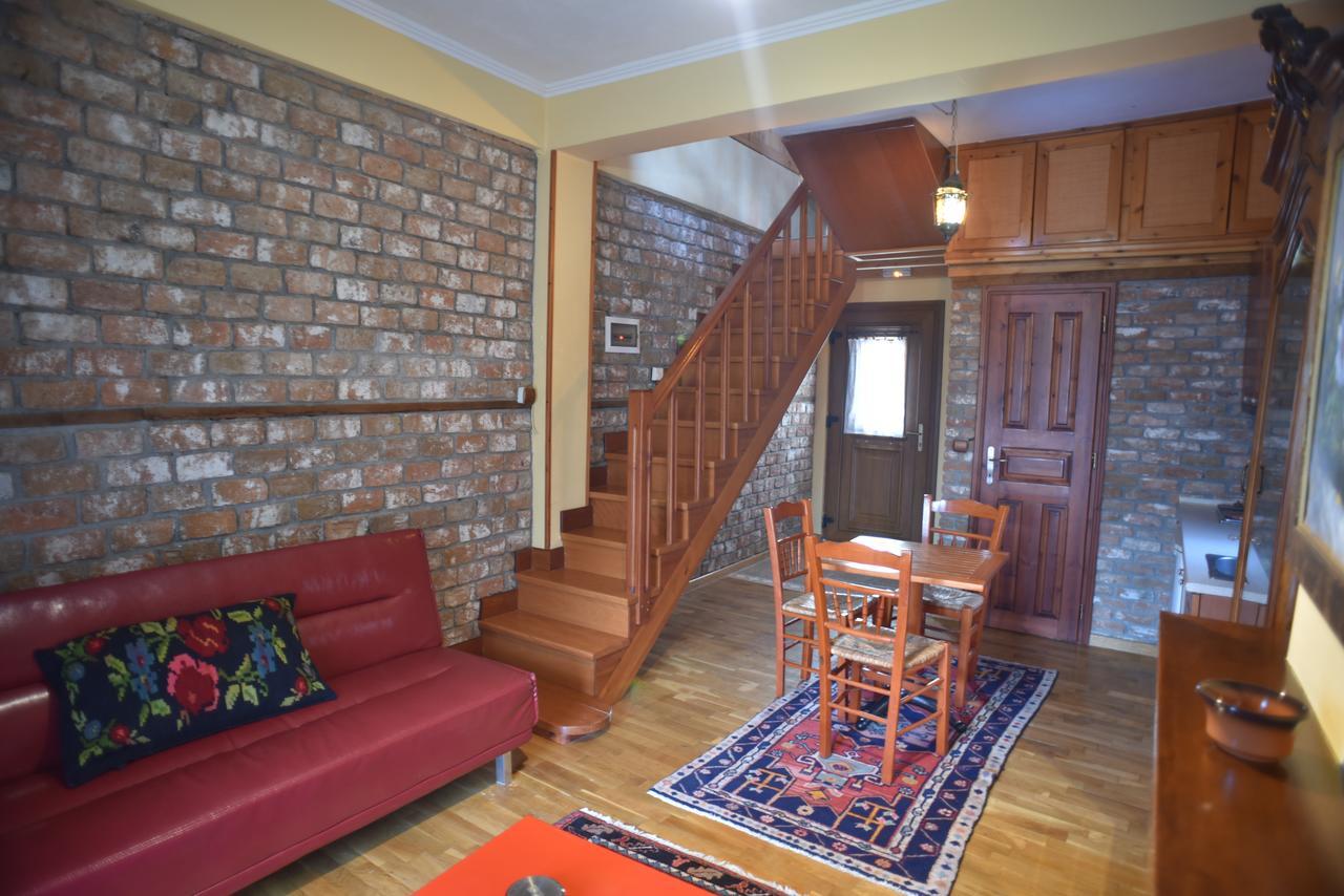 Santa Marina Guesthouse Káto Loutrákion Esterno foto