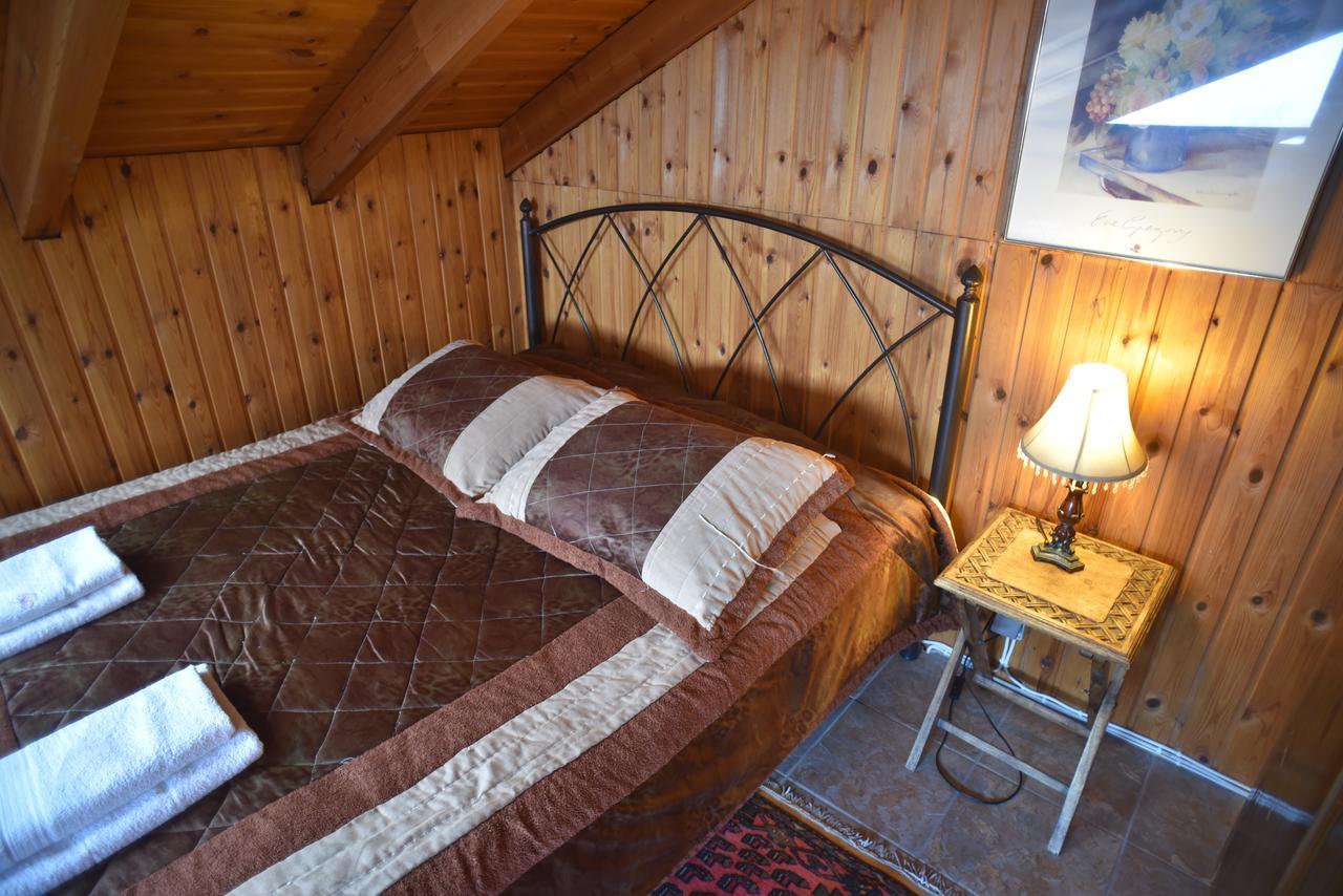Santa Marina Guesthouse Káto Loutrákion Esterno foto