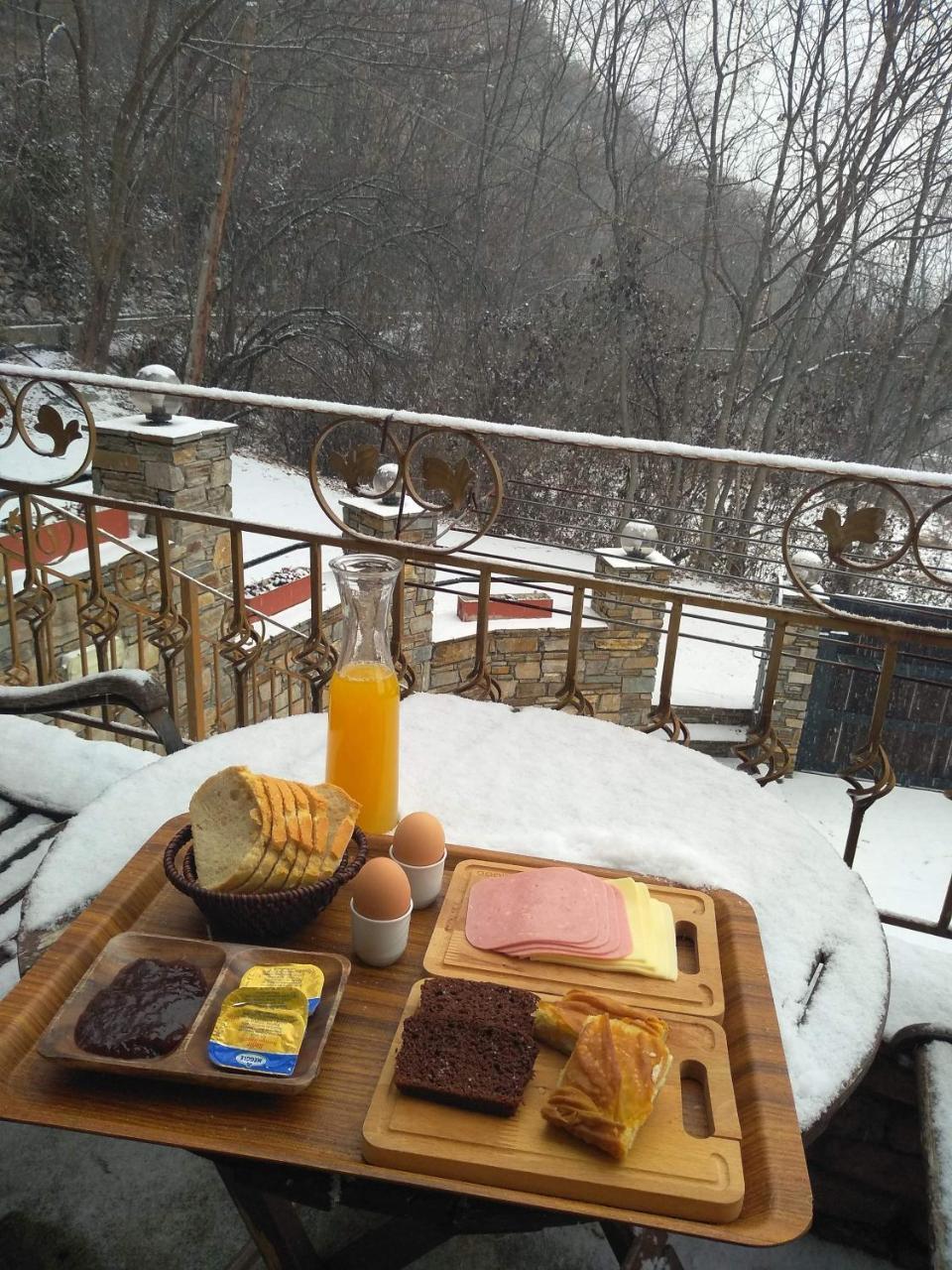 Santa Marina Guesthouse Káto Loutrákion Esterno foto
