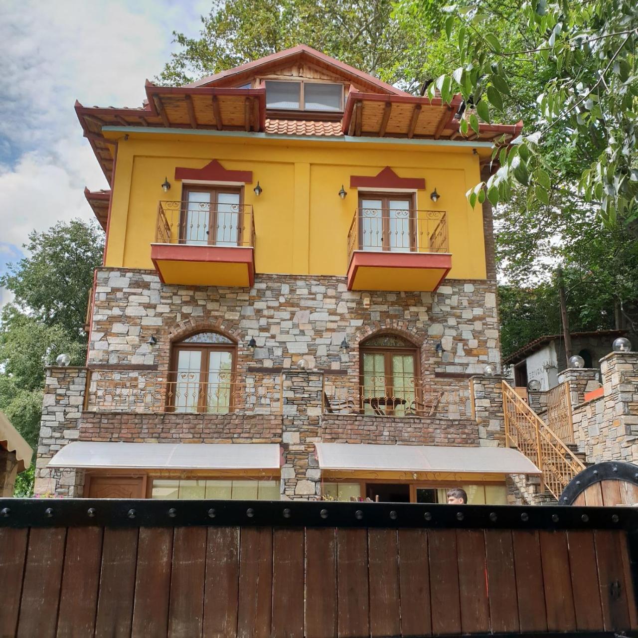Santa Marina Guesthouse Káto Loutrákion Esterno foto