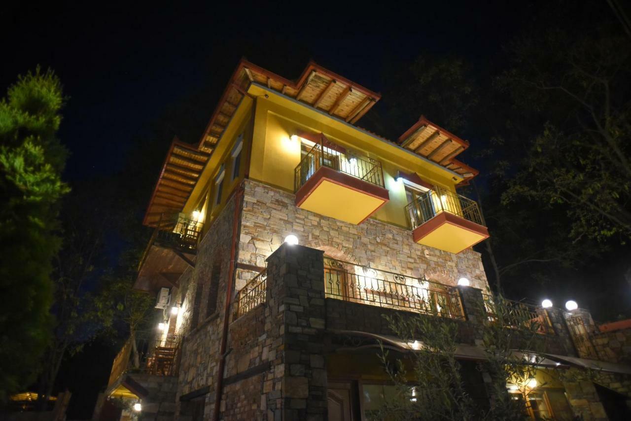 Santa Marina Guesthouse Káto Loutrákion Esterno foto
