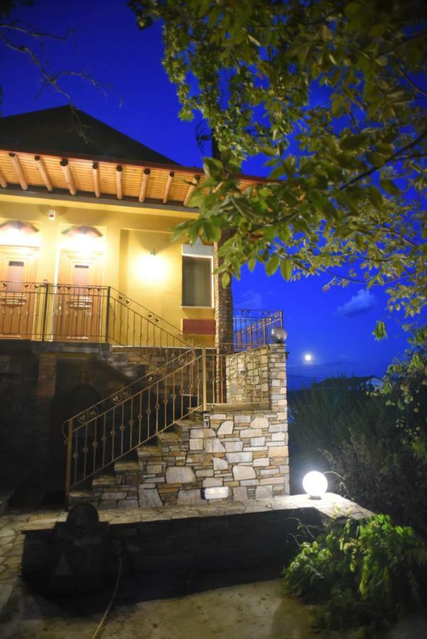 Santa Marina Guesthouse Káto Loutrákion Esterno foto