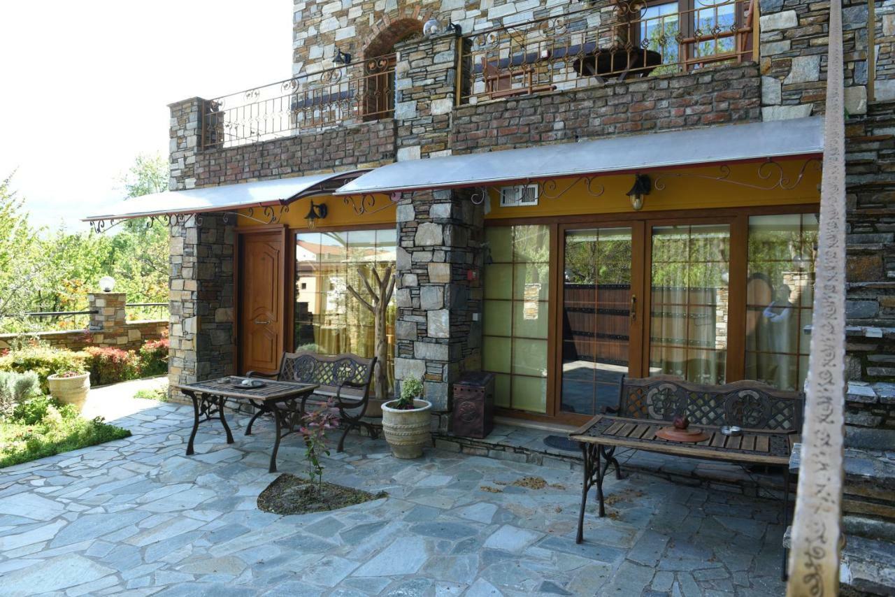 Santa Marina Guesthouse Káto Loutrákion Esterno foto