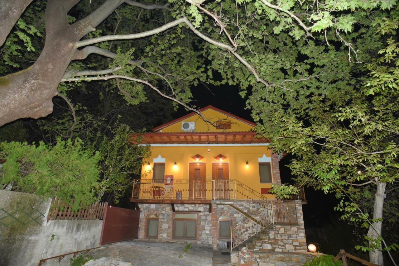 Santa Marina Guesthouse Káto Loutrákion Esterno foto