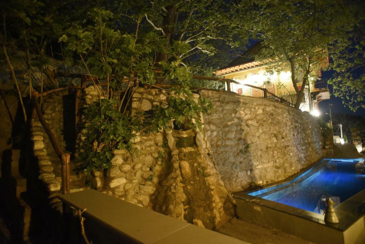 Santa Marina Guesthouse Káto Loutrákion Esterno foto