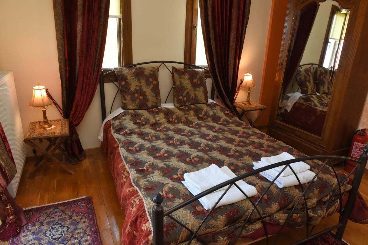 Santa Marina Guesthouse Káto Loutrákion Esterno foto