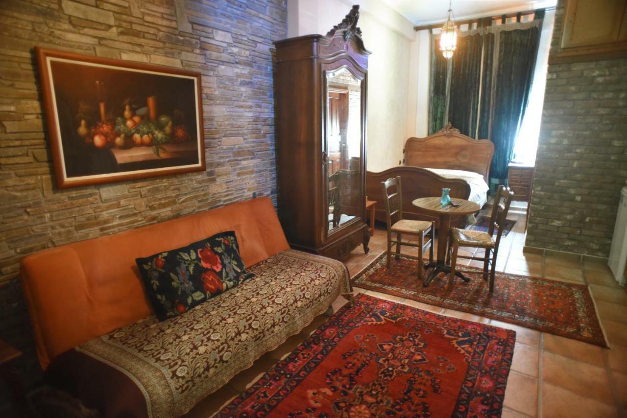 Santa Marina Guesthouse Káto Loutrákion Esterno foto