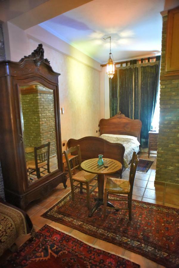 Santa Marina Guesthouse Káto Loutrákion Esterno foto