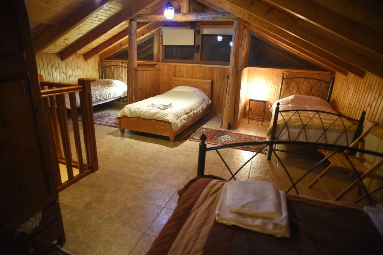 Santa Marina Guesthouse Káto Loutrákion Esterno foto