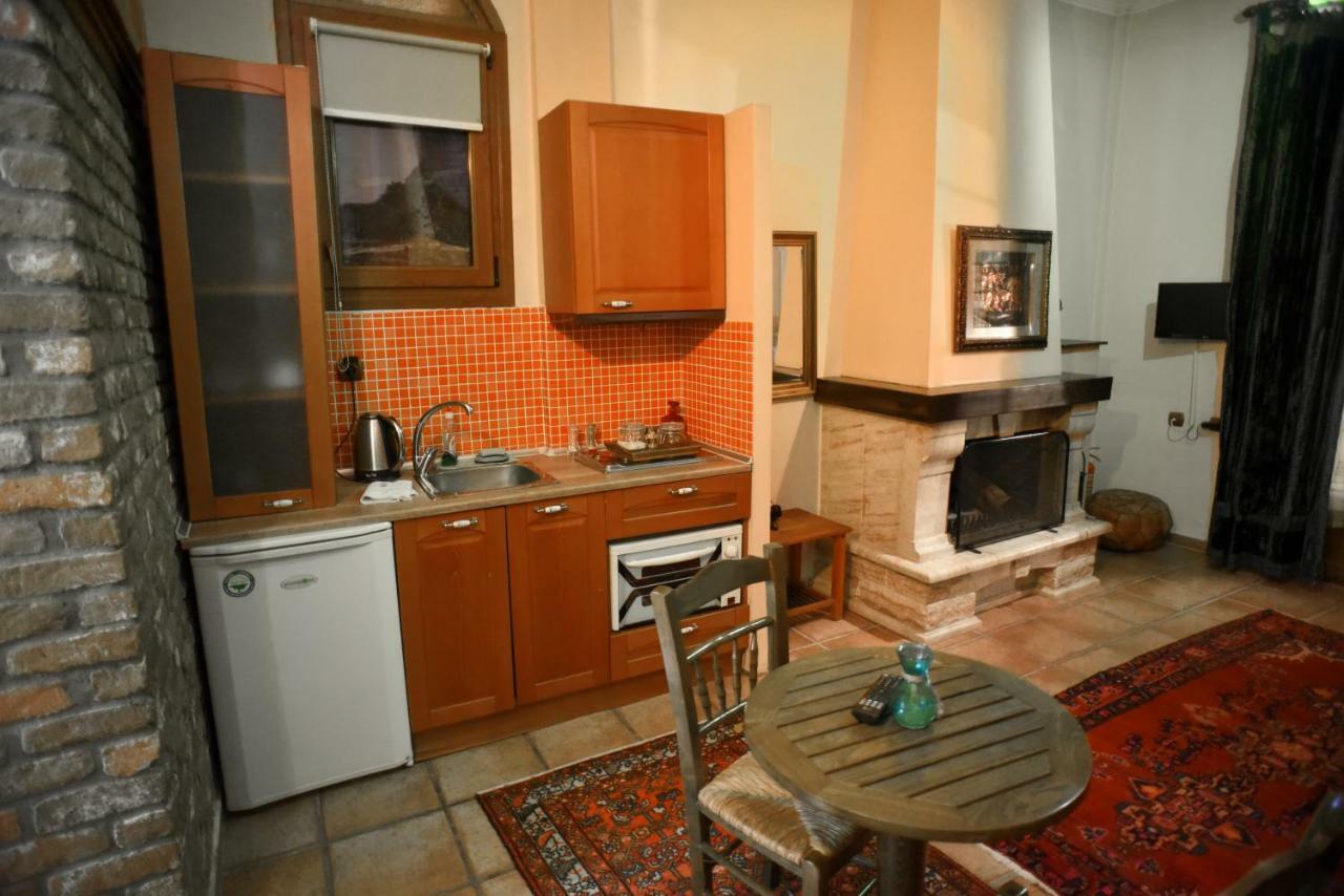 Santa Marina Guesthouse Káto Loutrákion Esterno foto
