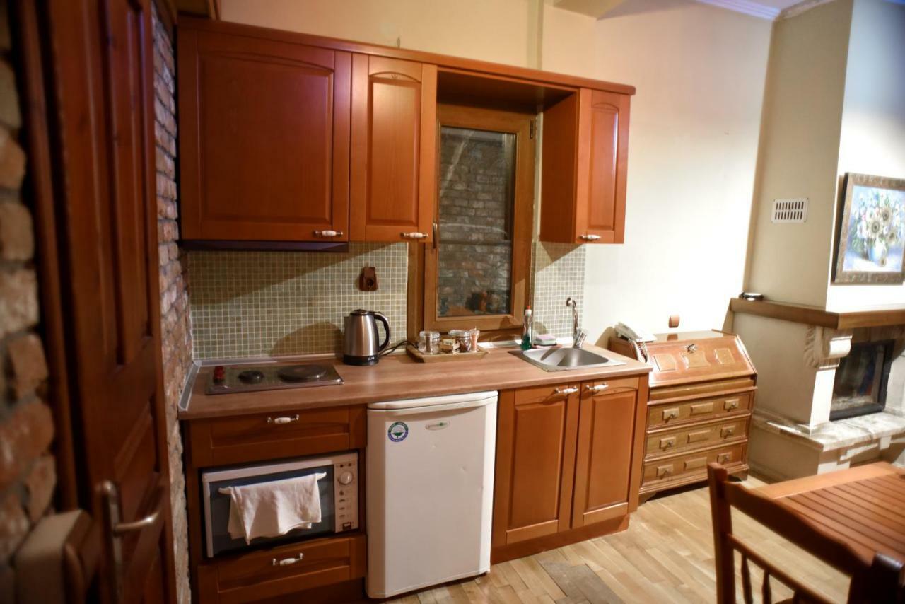 Santa Marina Guesthouse Káto Loutrákion Esterno foto