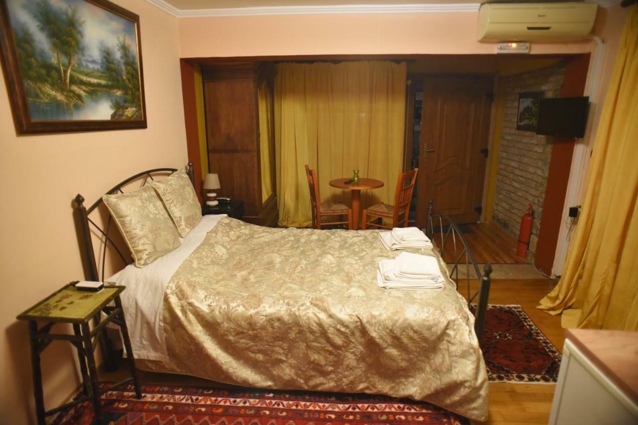 Santa Marina Guesthouse Káto Loutrákion Esterno foto