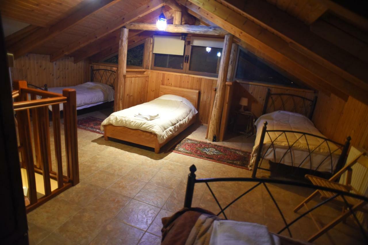 Santa Marina Guesthouse Káto Loutrákion Esterno foto