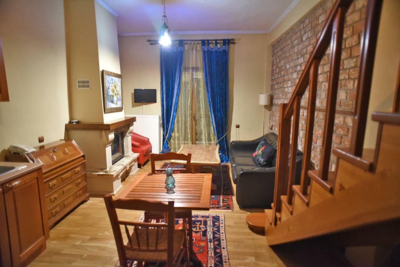 Santa Marina Guesthouse Káto Loutrákion Esterno foto