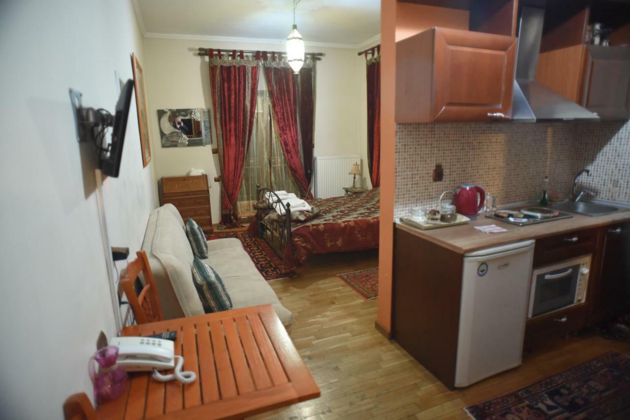 Santa Marina Guesthouse Káto Loutrákion Esterno foto