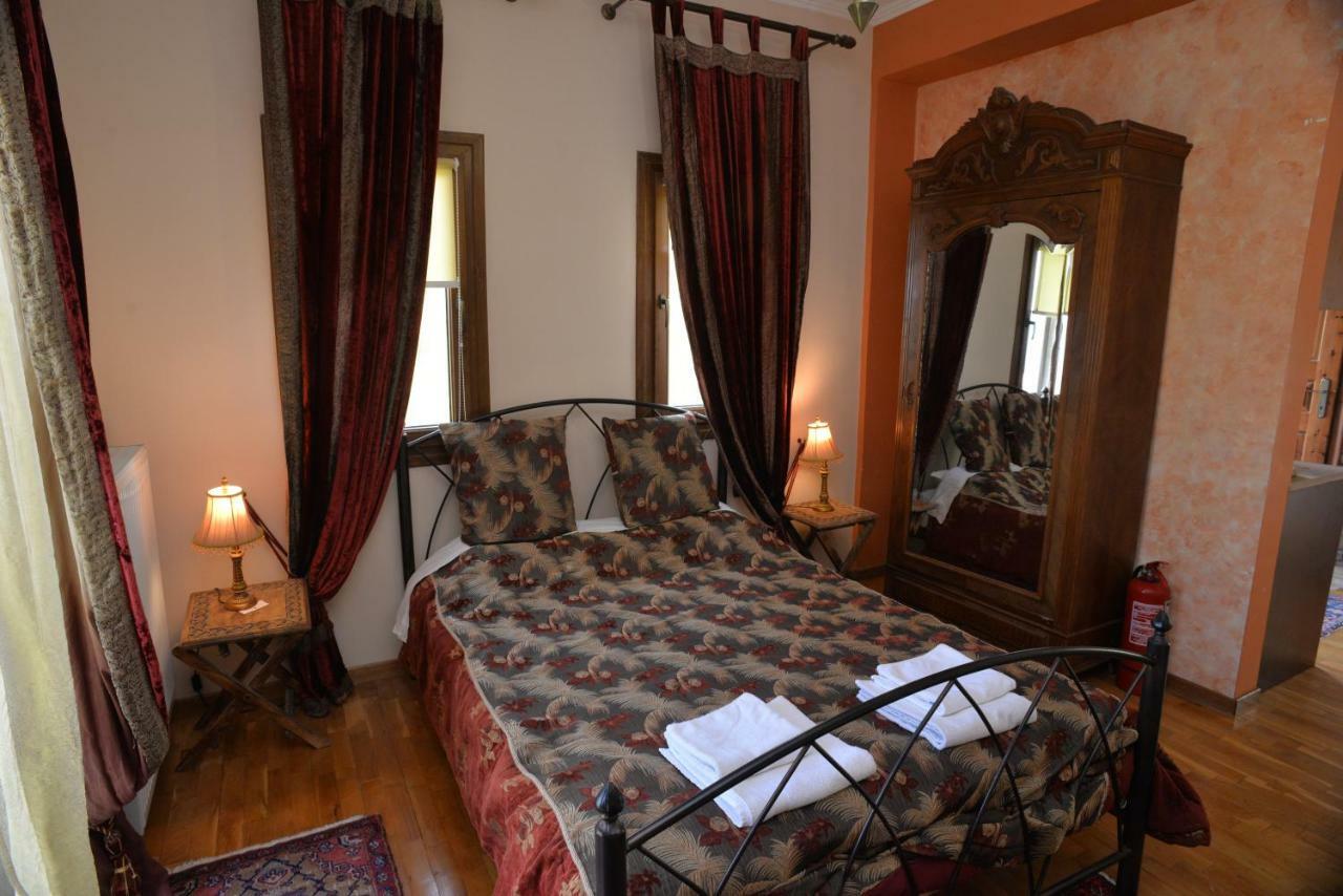 Santa Marina Guesthouse Káto Loutrákion Esterno foto