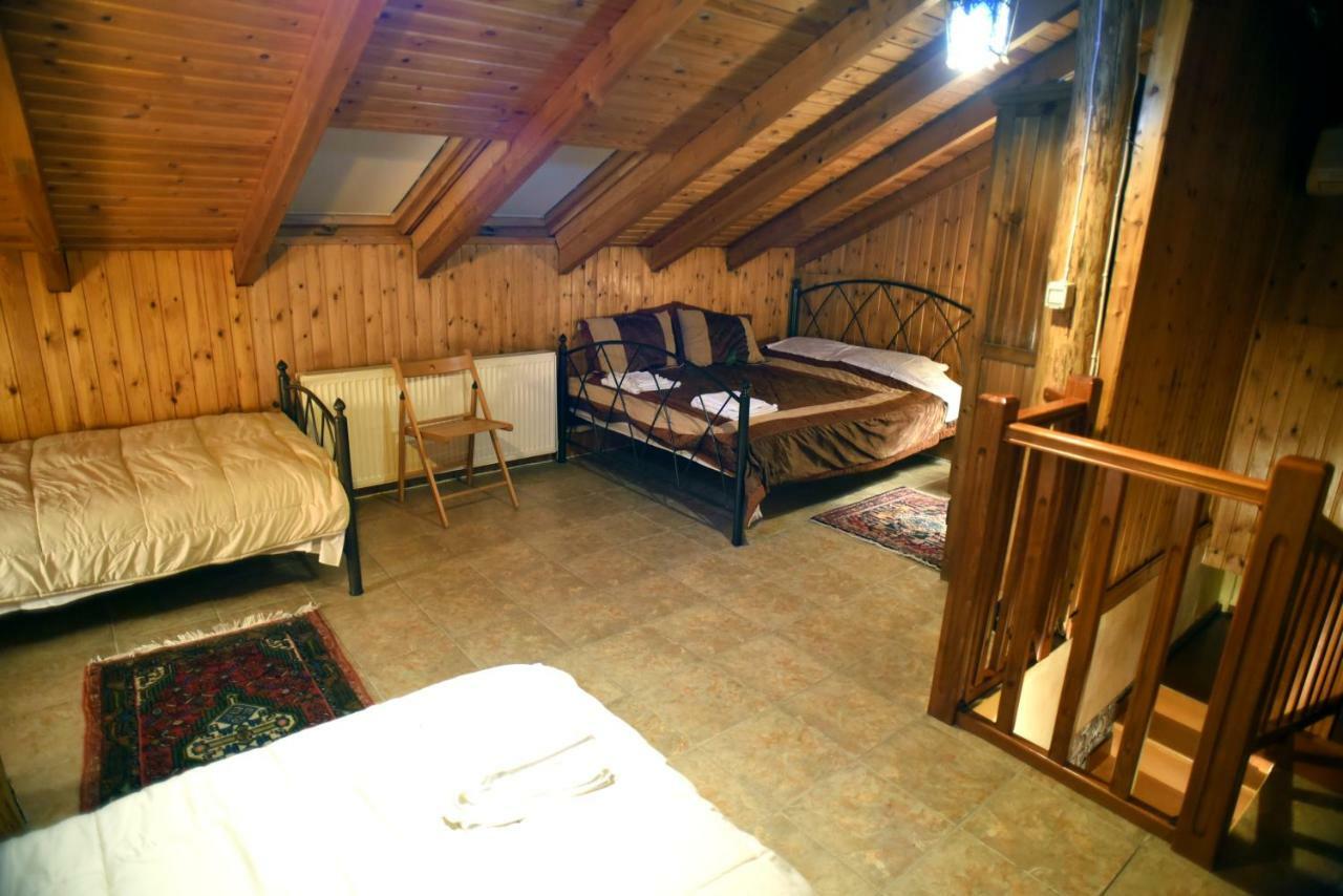 Santa Marina Guesthouse Káto Loutrákion Esterno foto