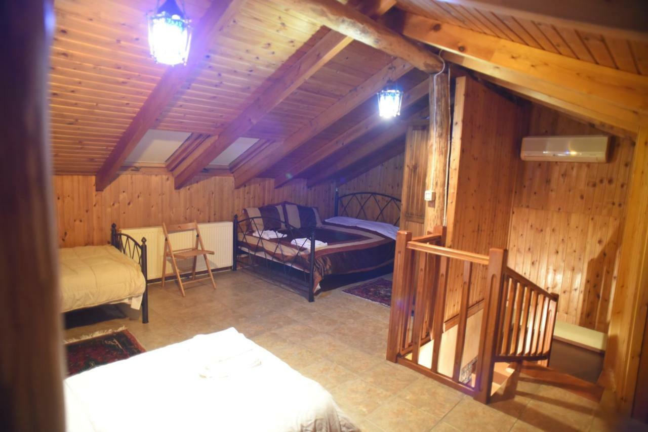 Santa Marina Guesthouse Káto Loutrákion Esterno foto